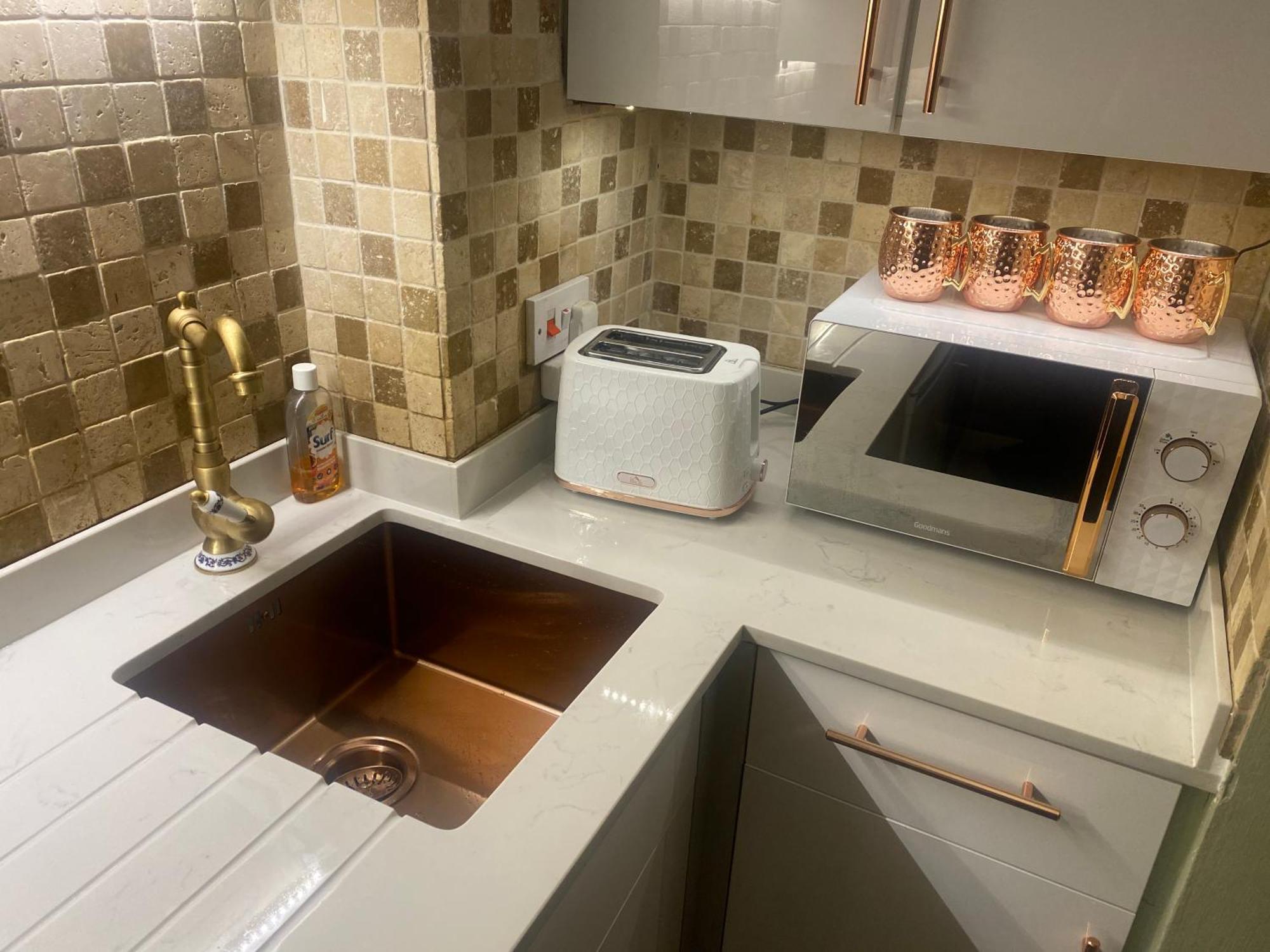 Quiet Lower Floor 2 Bed City Apartment With Private Patio Garden Bath Ngoại thất bức ảnh