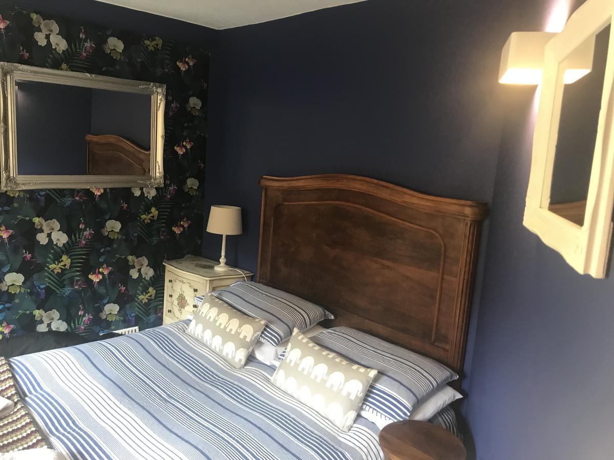 Quiet Lower Floor 2 Bed City Apartment With Private Patio Garden Bath Ngoại thất bức ảnh
